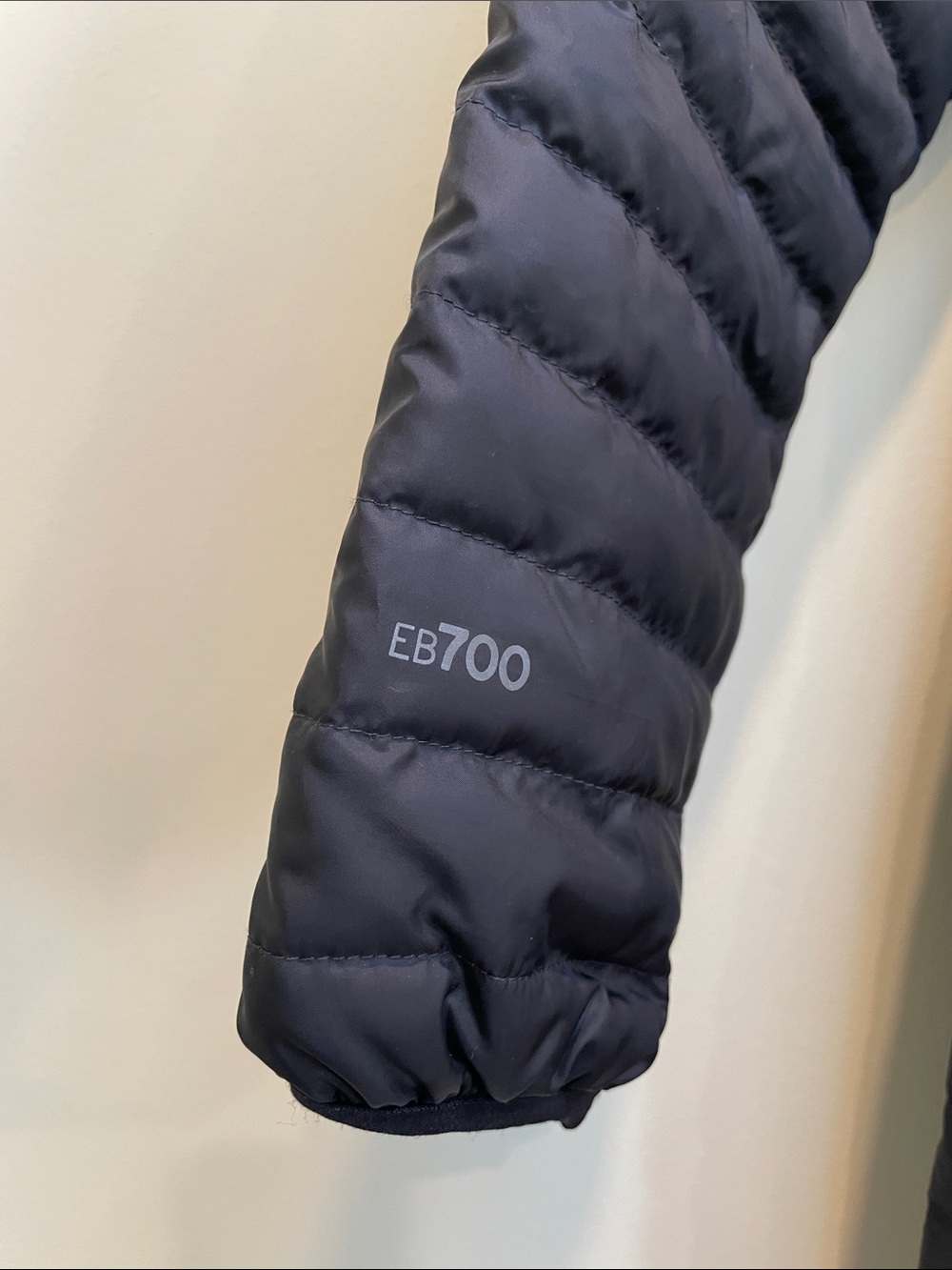 Winter will be here soon. Eddie Bauer EB 700 down puffer. EUC - Picture 2 of 6